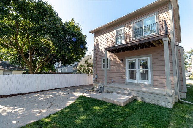 Building Photo - 3334 Cummings Ave