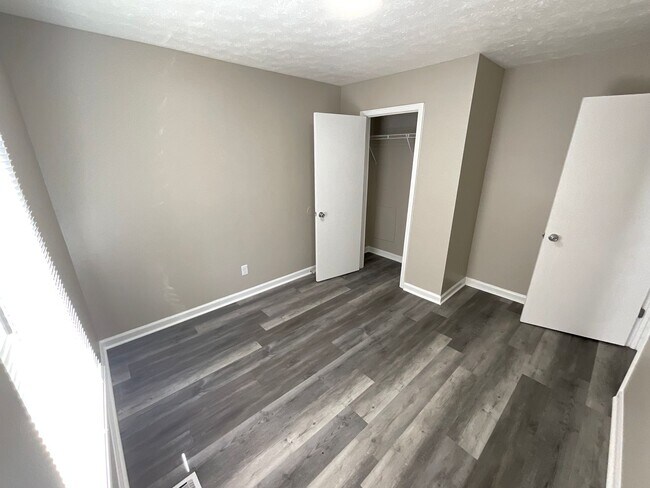 Building Photo - 4 Bed 2 Bath for Rent