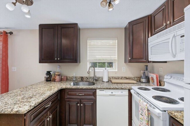Building Photo - 114 Fieldstone Dr