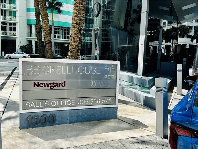 Building Photo - 1300 Brickell Bay Dr