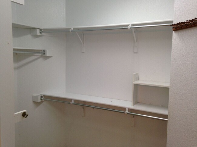Building Photo - 106 Bowie Cir