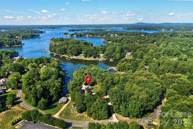 Building Photo - 111 Farmington Ln