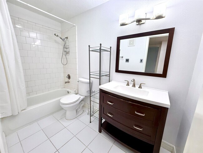 Building Photo - 2750 Holly Hall St