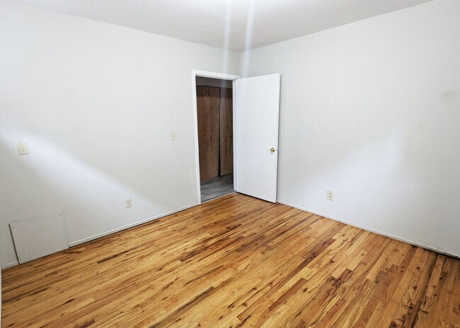 Building Photo - 3233 Whitfield Ave