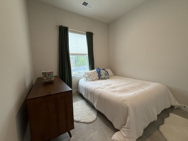 Building Photo - Legacy of Poquoson Townhome.