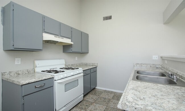 Building Photo - 19438 Cypress River Dr