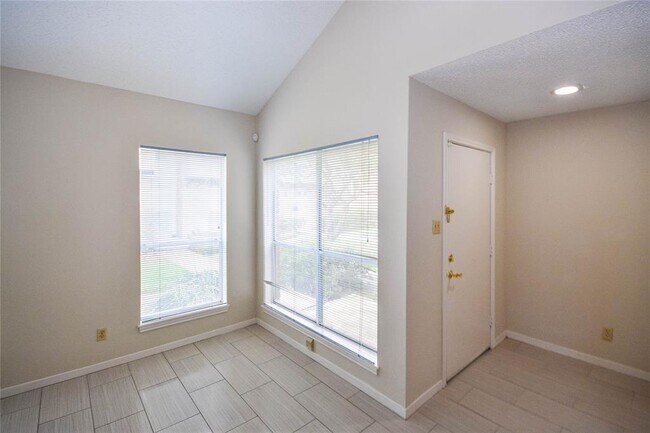 Building Photo - 9262 Westwood Village Dr