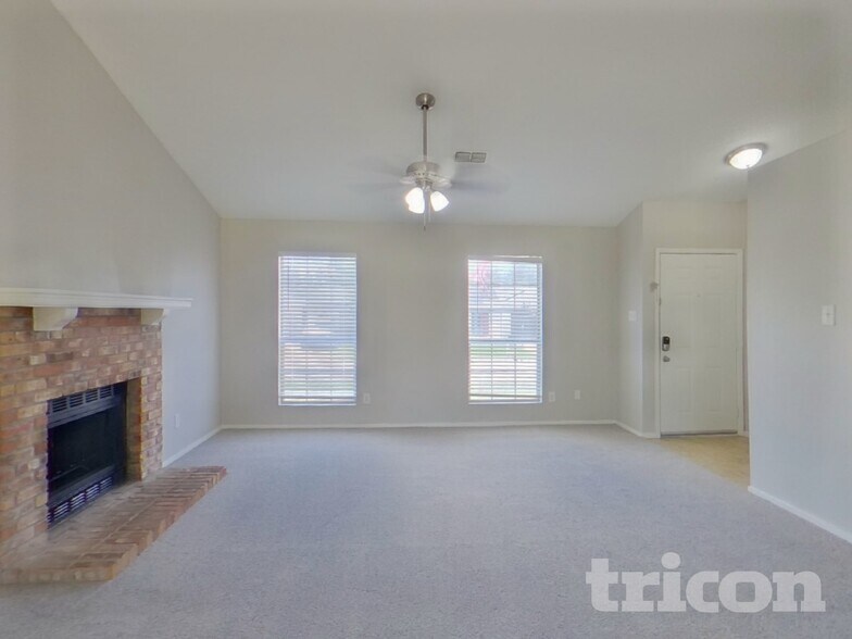Building Photo - 3913 Big Leaf Ln