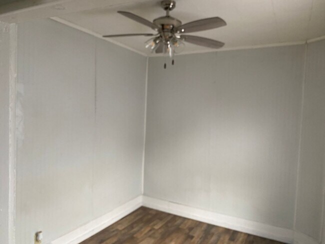 Building Photo - 238 S Maple St