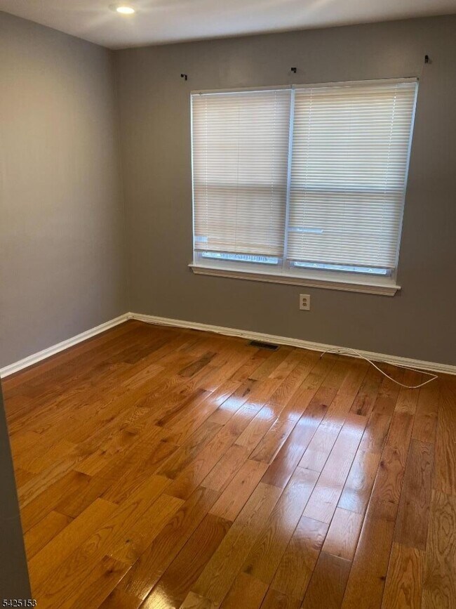 Building Photo - 7 Rutgers Dr