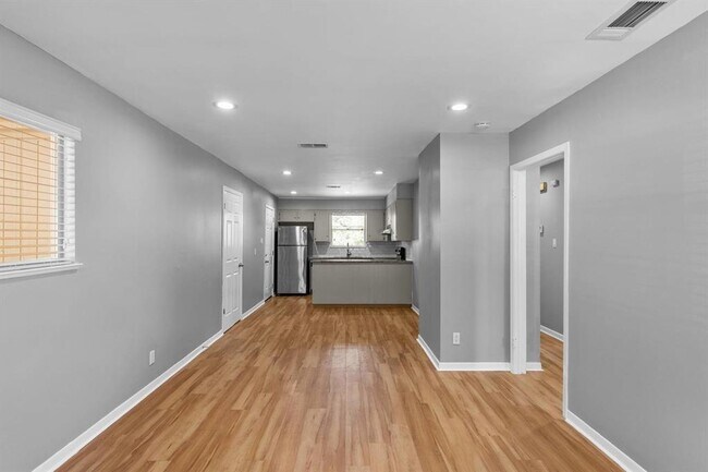 Building Photo - 2205 Lanier Dr