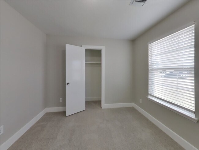 Building Photo - 17023 Morning Star Ave