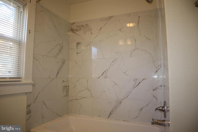 Building Photo - 513 Decatur Ave