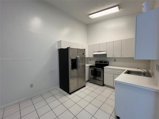 Building Photo - 7611 SW 153rd Ct