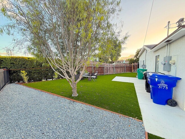 Primary Photo - 5176-5178 Ewing St.