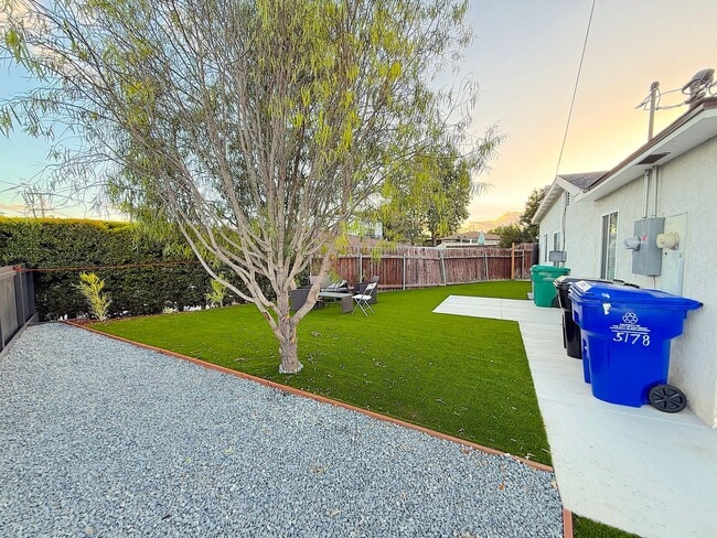 Primary Photo - Newly Remodeled 7 room house on Ewing St