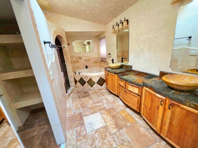 Building Photo - 4 Bed 2.5 Bath- 42nd St & Shea- Pool- Move in special