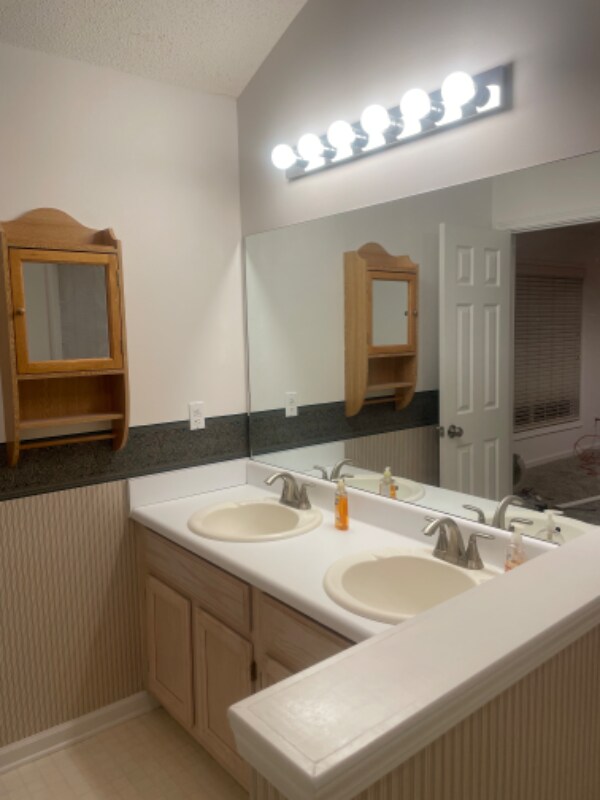 Building Photo - 306 Westchester Way