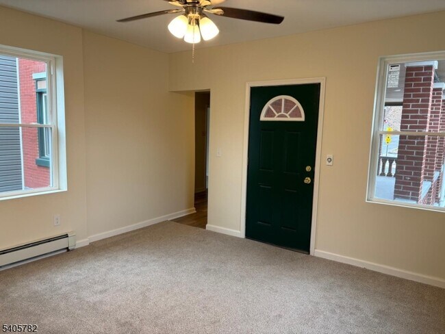 Building Photo - 786 S Main St