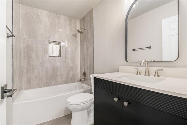 Building Photo - 510 Kingsport Dr