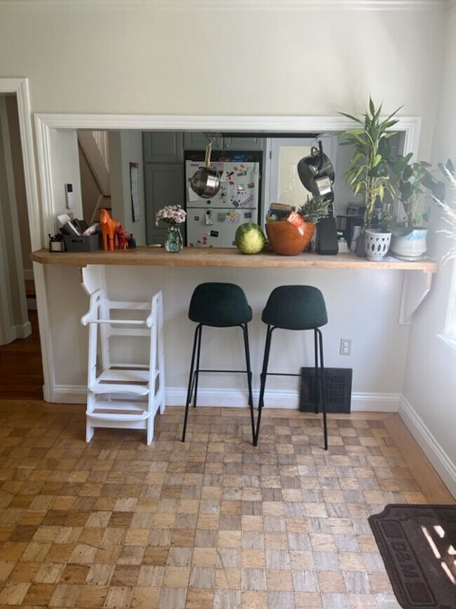 Building Photo - Beautiful, Spacious Rockridge Home!