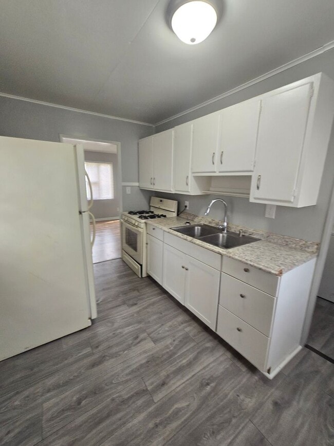 Building Photo - Westside Two Bedroom Home Located Near 21st and Concord