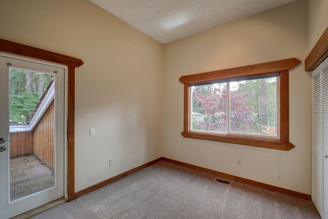 Building Photo - 3bd/2.5ba Edmonds Home