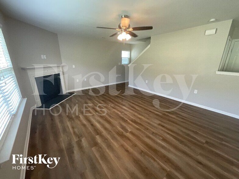Building Photo - 1800 Eastway Dr