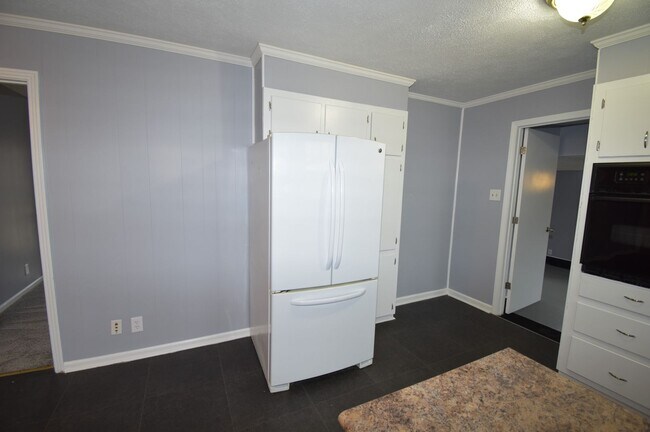 Building Photo - 3 Bedroom Pet Friendly Home For Rent!