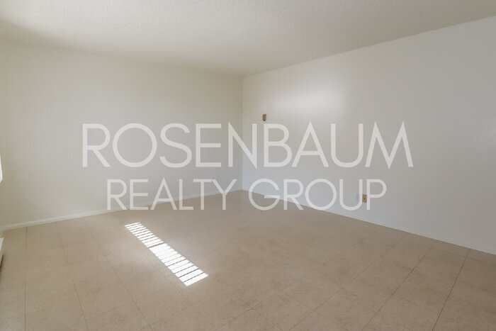 Building Photo - 2625 N Alvernon Way