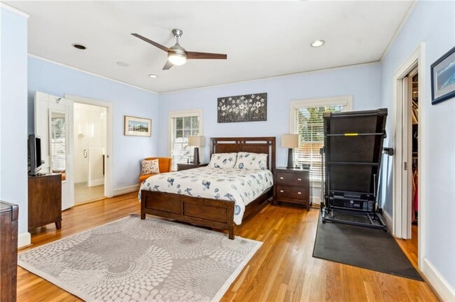 Building Photo - 901 Adair Ave NE