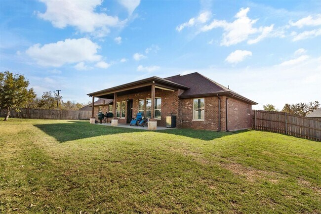 Building Photo - Beautiful Home In Pecan Planation