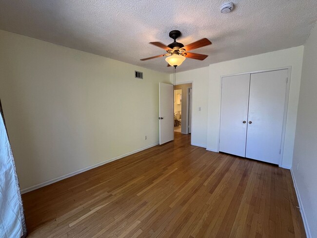 Building Photo - Canoga Park 3BR w/pool + great backyard, o...