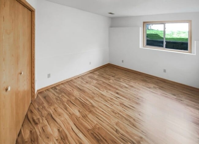 Building Photo - 3866 Westbury Dr