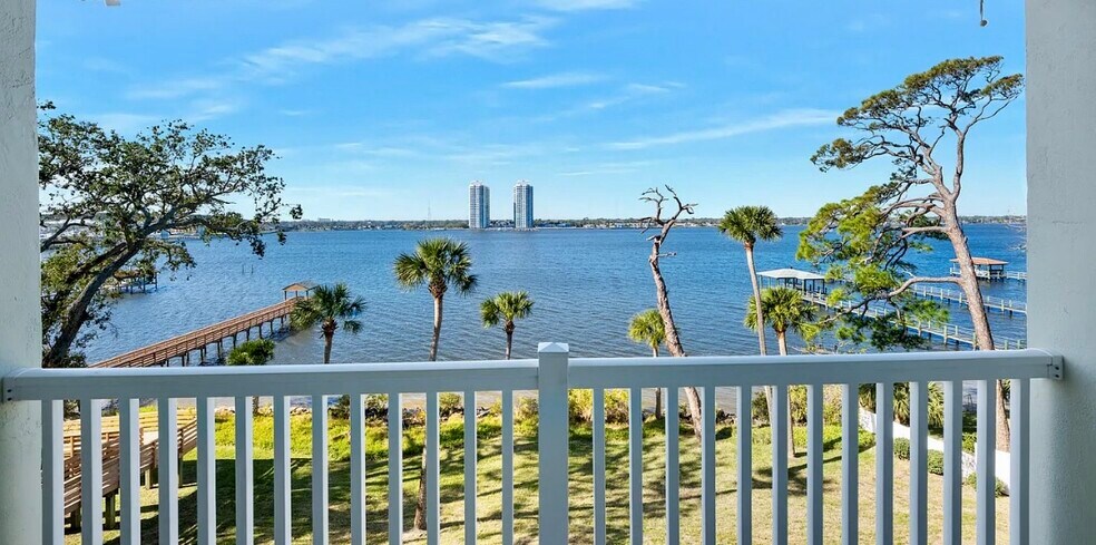 Building Photo - 711 N Halifax Ave