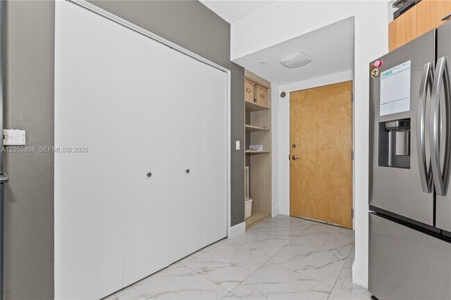Building Photo - 350 S Miami Ave