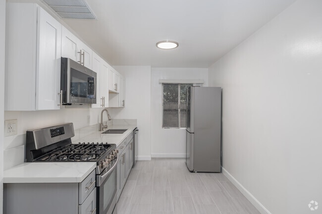 2BR, 1BA - 775SF - Kitchen - Golden Grove Manor