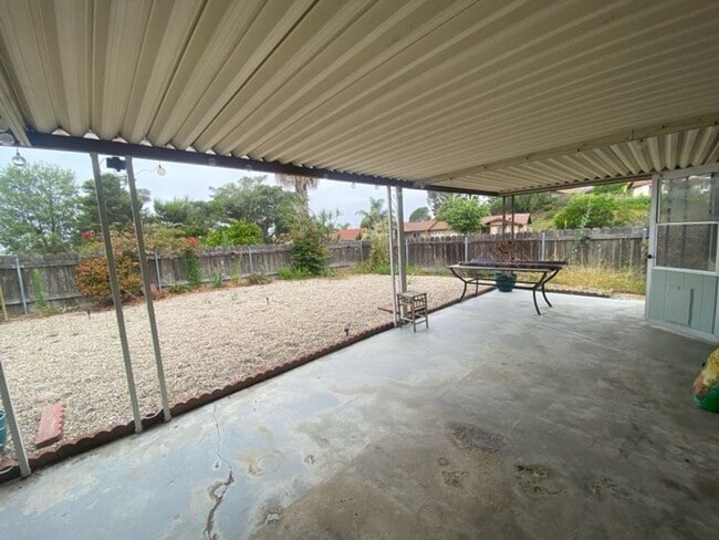 Building Photo - Wonderful 2 Bedroom home in Peacock Hills ...