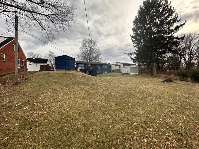 Building Photo - Brinwood Property APT A