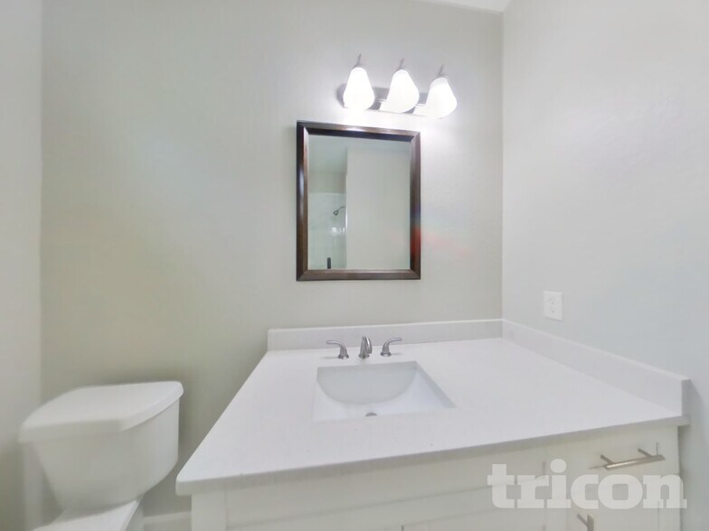 Building Photo - 9021 Riverview Dr