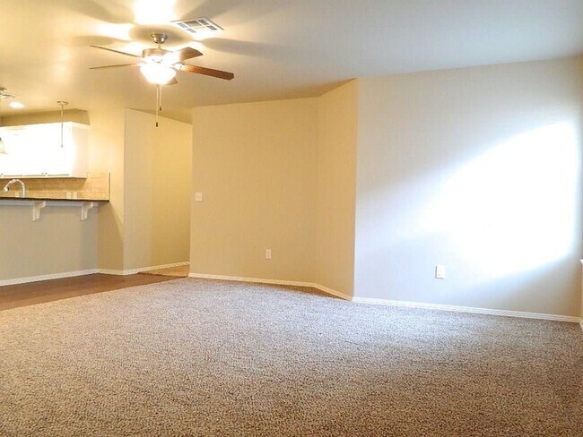 Building Photo - 4 Bedroom, 2 Bathroom Home In Mid West City/ Del City School District.