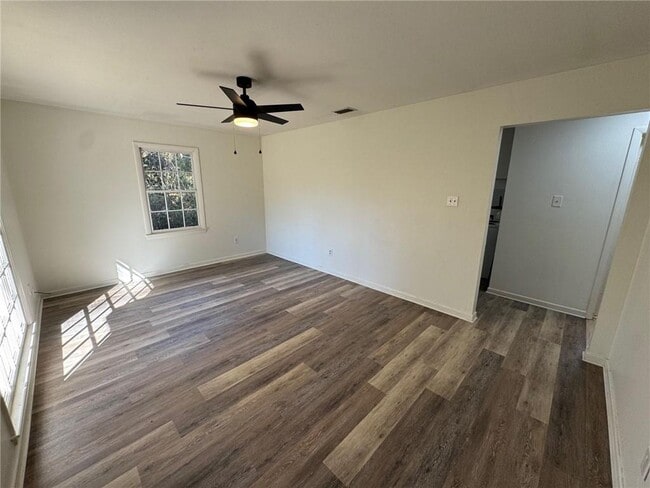 Building Photo - 1728 Tew Dr