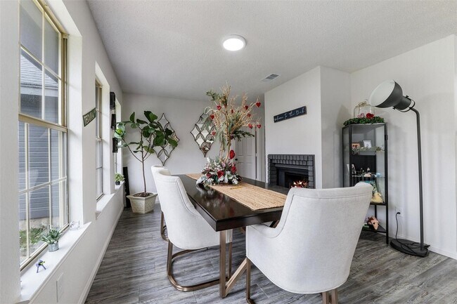 Building Photo - 916 Clover Hill Ln