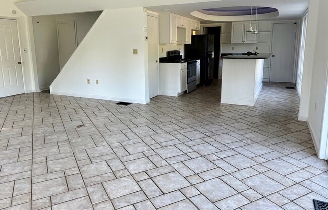 Building Photo - 151 Bailey Ave