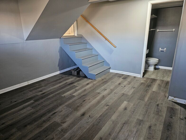 Building Photo - 3636 Reavis Barracks Rd