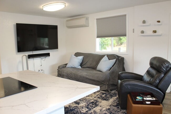 Building Photo - Loha