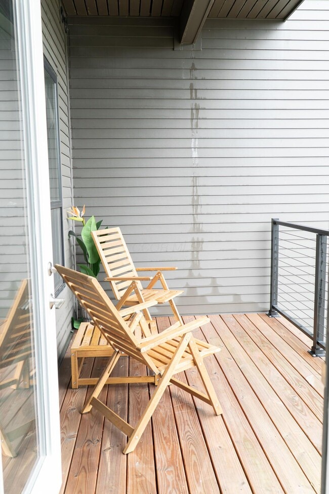 Building Photo - 6633 Dale Dr