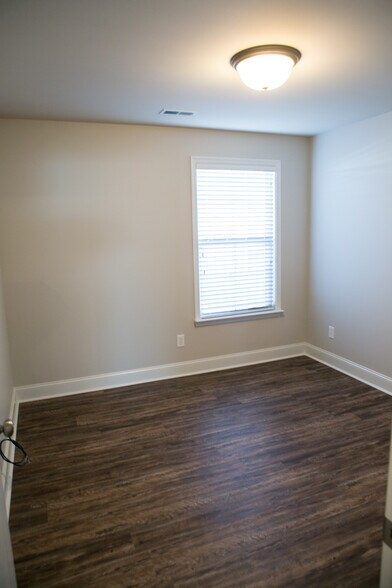 bedroom - 307 Dovington Dr