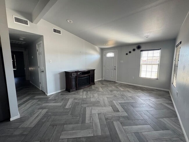 Building Photo - 2700 Cumberland Rd