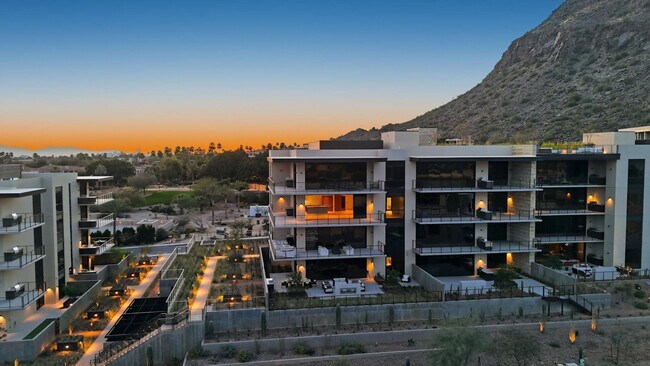 Building Photo - 4849 N Camelback Rdg Dr